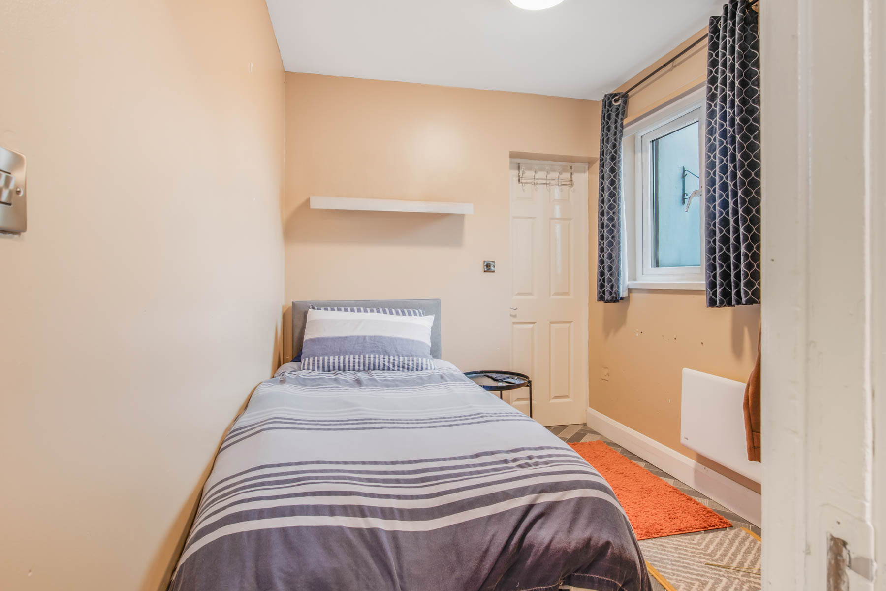 Separate Living Area (Bed)